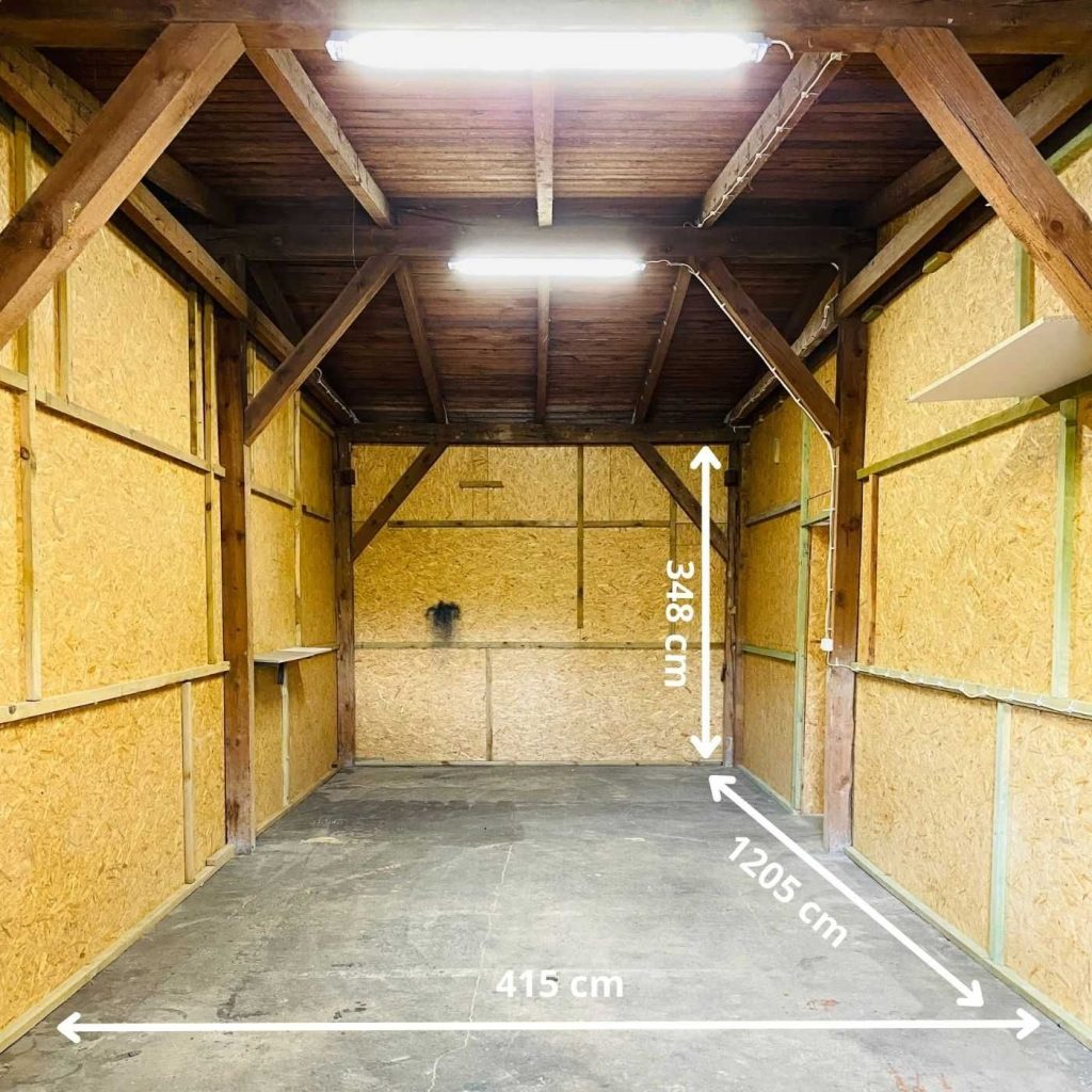 Box 2, magazyn 49,2 m2 przy ul. Towarowej 10 w Brzegu - wnetrze, widok w strone wejscia