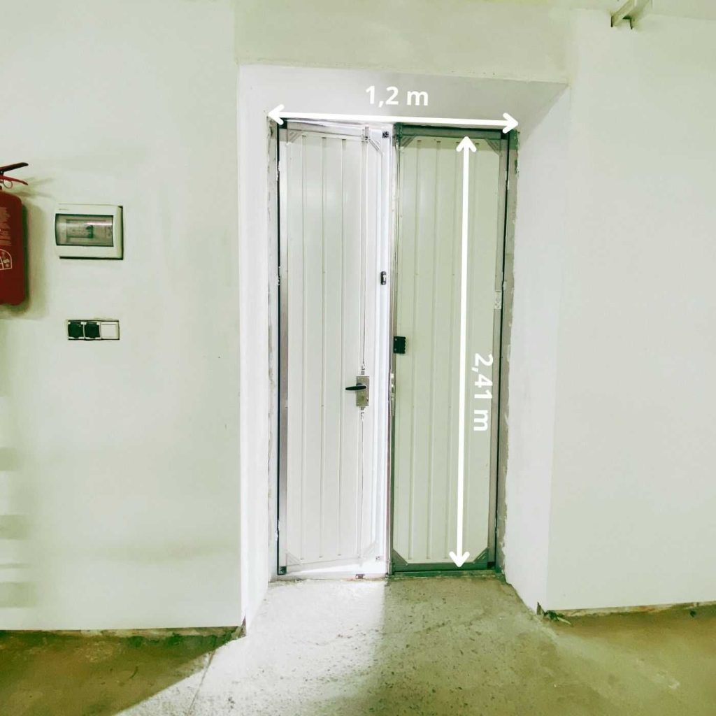 Magazyn 2, 100 m2 - drzwi wejsciowe